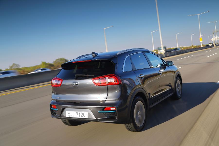  Kia e-Niro 2019 года  (UK) (фото 4 из 40)